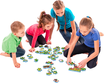 dzieci układające grę